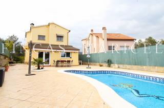 Casa in Canyelles. Chalet independiente en canyelles