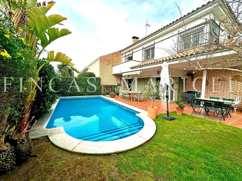 Foto 766a3981-d498-448b-ac46-8d7370bec19b. Reihenhaus mit heizung pool in Can Girona - Terramar - Vinyet Sitges