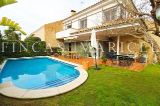 Chalet à Can Girona - Terramar - Vinyet. Fantástico chalet adosado en el vinyet  sitges