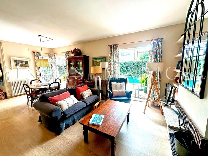 Foto cd5b451c-3f98-44a9-99b4-68f124f9c28a. Reihenhaus mit heizung pool in Can Girona - Terramar - Vinyet Sitges