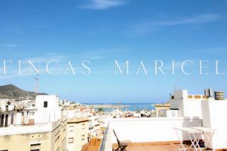 Attique à Centre. Estupendo ático dúplex en el centro de sitges