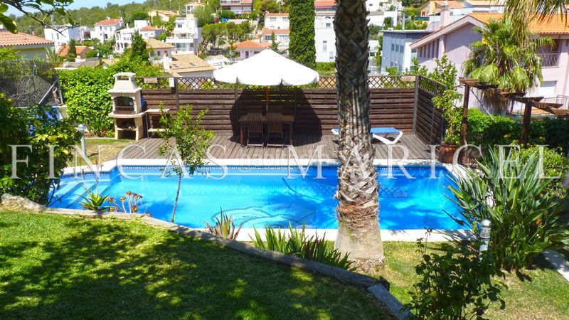 Foto 83b3f1d7-db26-400a-ab6b-61f36e0a8be0. Casa amb calefacció aparcament piscina a Levantina - Montgavina - Quintmar Sitges