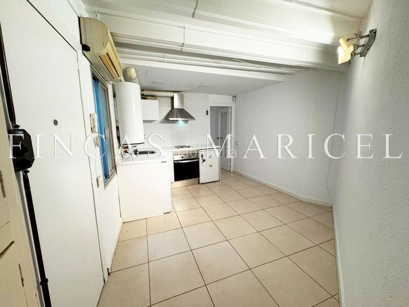 Foto 5b7f4557-f06a-4dc4-b5a1-975151ff68fe. Pis a Raval Barcelona