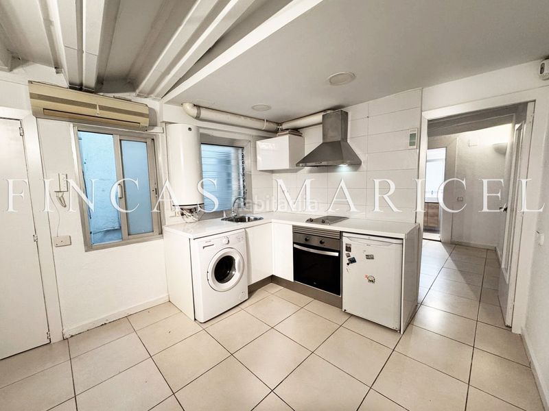 Foto 7f95446c-b167-4e94-a494-d67ef2cdad72. Pis a Raval Barcelona