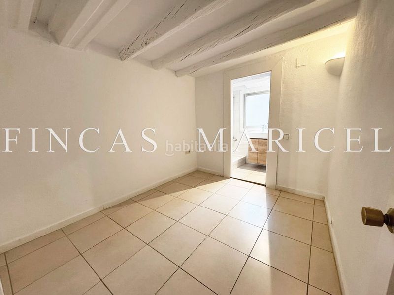 Foto f7fdbb49-d5e3-4dbe-b444-1541eb59b261. Pis a Raval Barcelona