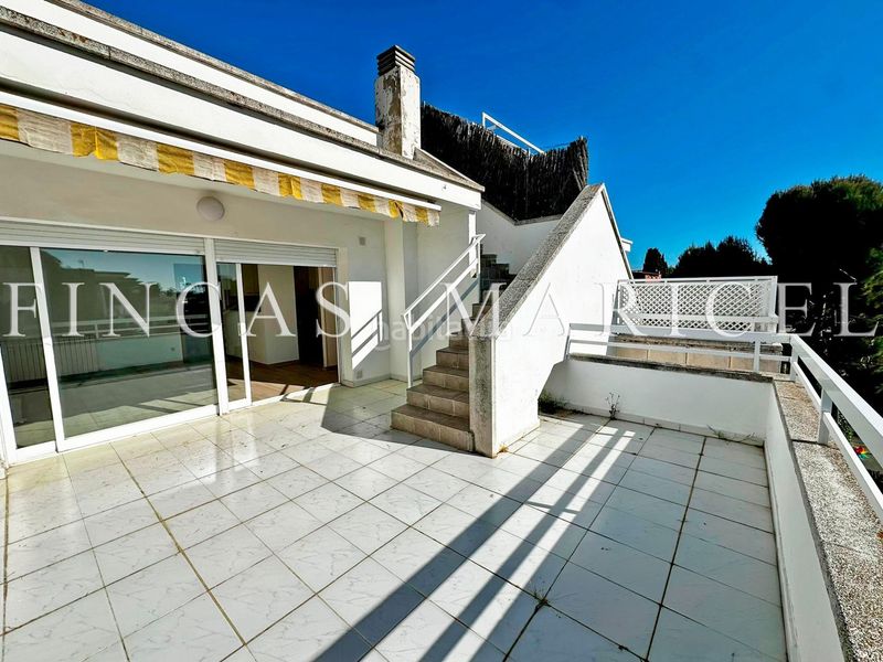 Foto 39acdea4-a3f0-4ed1-96f2-4fc7c4641bfc. Àtic amb calefacció piscina a Can Girona - Terramar - Vinyet Sitges