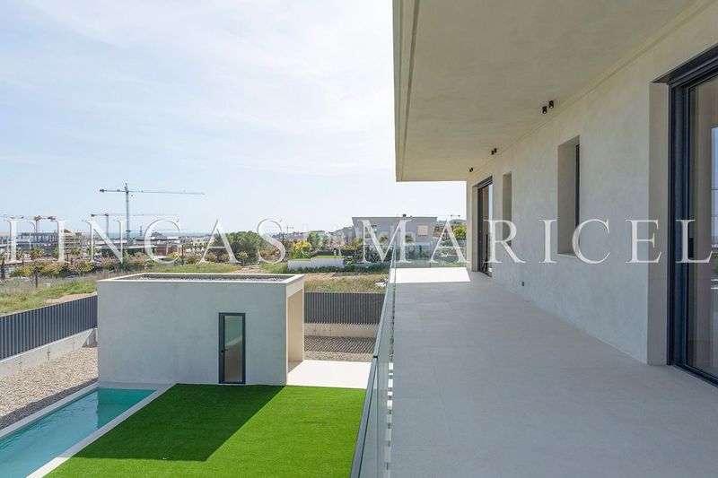 Foto f05eb817-7110-4317-aa90-bde80d7ac3b9. Casa amb calefacció aparcament piscina a La Plana Sitges