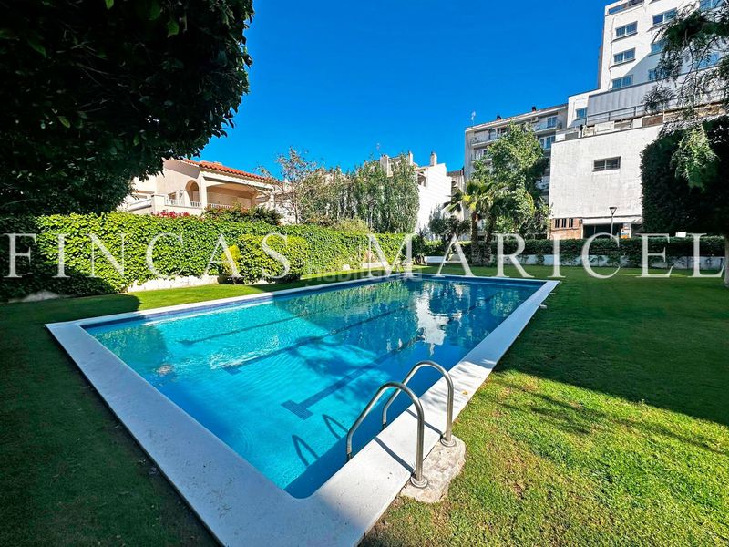 Foto 3bf8d676-2503-42f4-89ad-d0cec8bbb483. Àtic amb calefacció piscina a Centre Sitges