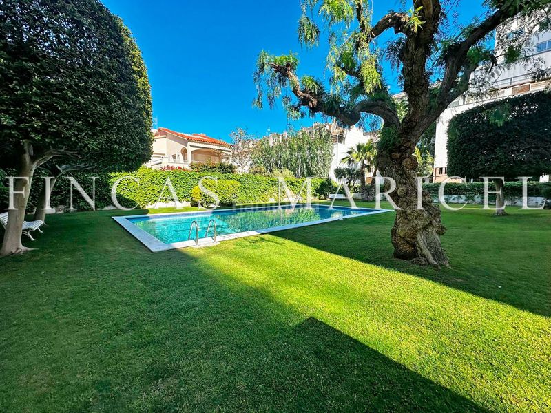 Foto a8b76ffe-9420-4bd0-97e2-37f24668cbc7. Àtic amb calefacció piscina a Centre Sitges