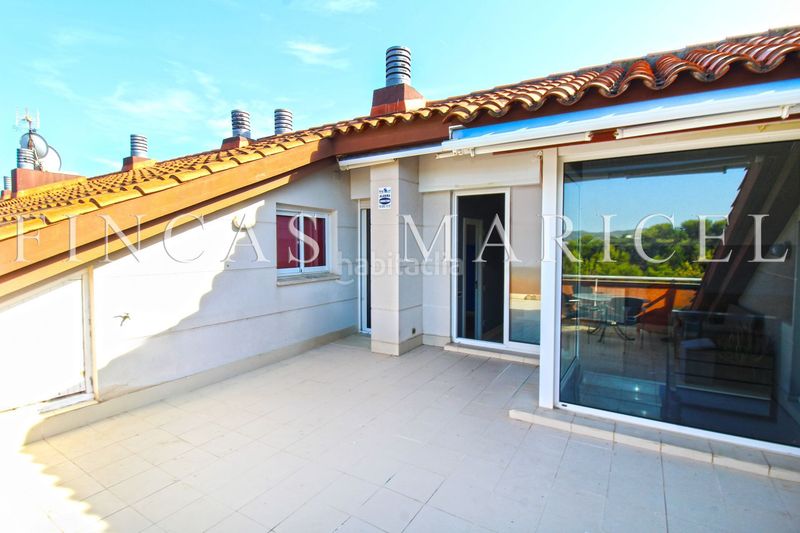 Foto c32f820b-1834-44d4-acee-3a3396bd6ab5. Àtic amb calefacció aparcament piscina a Can Girona - Terramar - Vinyet Sitges