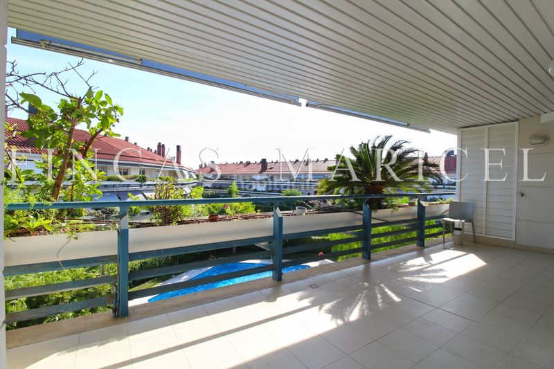 Foto d363e5bf-ee0a-4ab4-bbf3-2145128760b0. Àtic amb calefacció aparcament piscina a Can Girona - Terramar - Vinyet Sitges