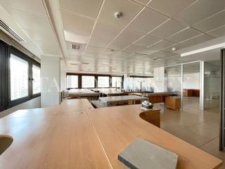Office space in Calle del Doce de Abril