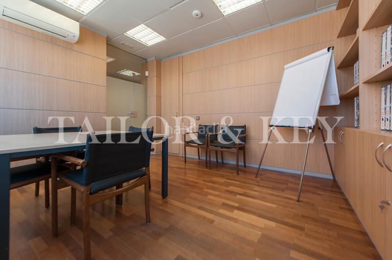 Foto 382ca321-4e22-456f-9de5-980fa3a4c022. Office space with heating in El Viso Madrid