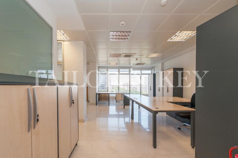 Foto 70edcf59-43a5-41a4-a898-cfebd741eeb3. Office space with heating in El Viso Madrid