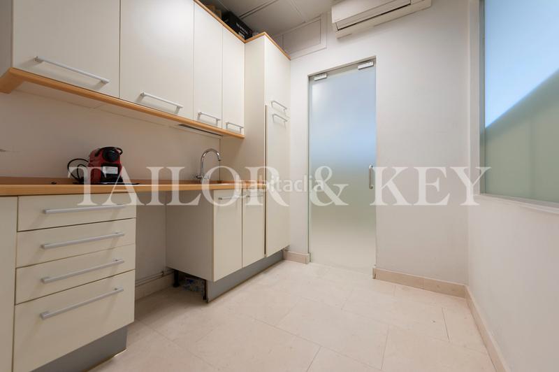 Foto 84e6e571-6fd8-4981-9bd1-fa9b884a6887. Office space with heating in El Viso Madrid