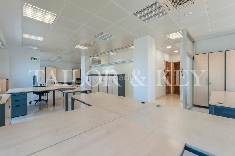 Foto 8b5ae45e-69cf-4295-97b8-b0d72a409c03. Office space with heating in El Viso Madrid