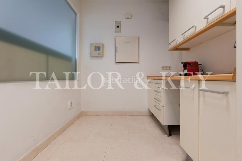 Foto d3035f30-7346-454a-a28f-324a070300bf. Office space with heating in El Viso Madrid