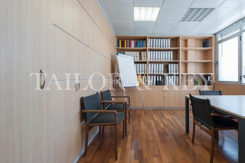 Foto e67ddf92-f262-4941-9d4a-a6a4ed43a387. Office space with heating in El Viso Madrid