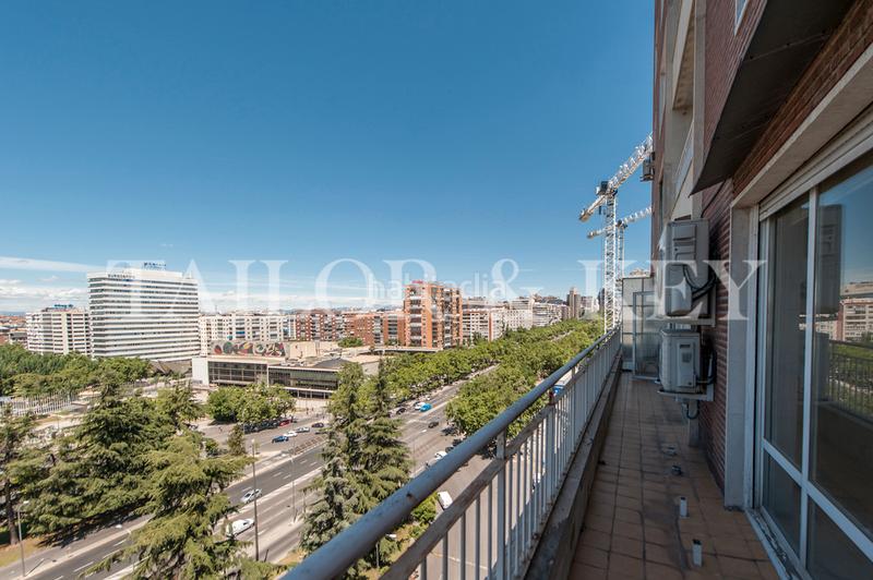 Foto f3d5a84e-c28f-4426-9418-f4f837057395. Office space with heating in El Viso Madrid