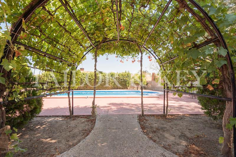 Foto 480e8afb-f4f4-4e7d-8c23-3d8f352dac14. Chalet mit heizung parking pool in Altos de Jarama Paracuellos de Jarama