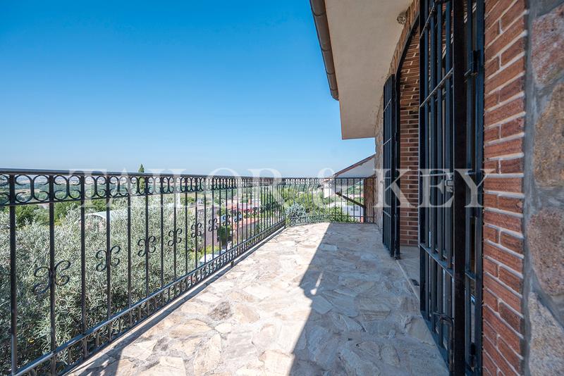 Foto a7bf2971-bad3-4d87-89d8-c3422c8c5c95. Chalet mit heizung parking pool in Altos de Jarama Paracuellos de Jarama