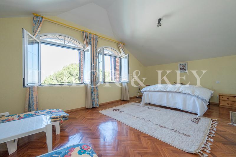 Foto 29584d96-75fc-4e91-825c-695b8fc7097b. Chalet with heating parking pool in Altos de Jarama Paracuellos de Jarama