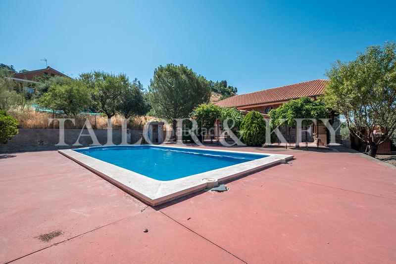 Foto 3a5901f3-f7d9-4d1d-8e42-ac0a8b3ab96e. Chalet with heating parking pool in Altos de Jarama Paracuellos de Jarama