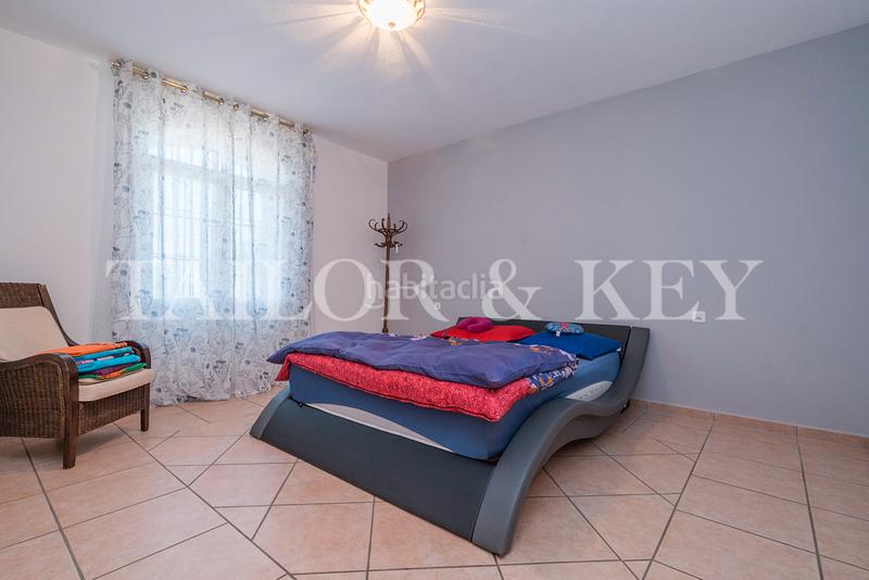 Foto f702007b-1e98-44cb-975f-d5a8a59f314c. Chalet con riscaldamento parcheggio piscina in Altos de Jarama Paracuellos de Jarama