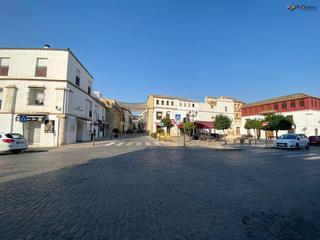 Casa adossada a Écija. Centro.