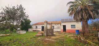 Haus in Écija. Parcela rústica con casa y alberca