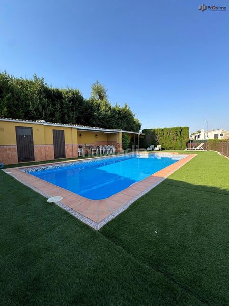 Foto 8ff34da8-d8da-426f-b3e7-1547f77e4b97. Xalet amb aparcament piscina a Écija