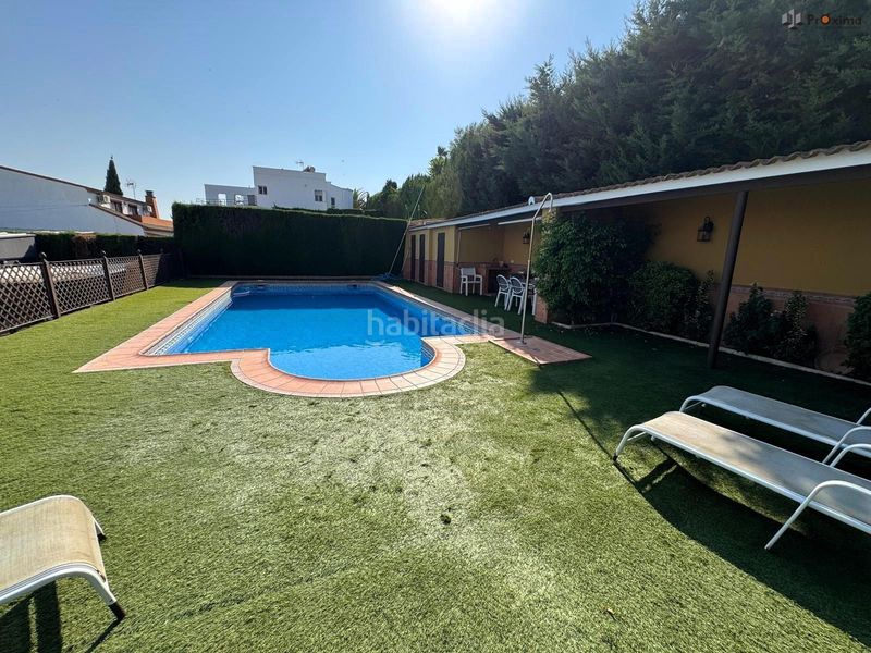 Foto ca1d6438-4a16-43e9-8b66-0585dbcafcd3. Xalet amb aparcament piscina a Écija