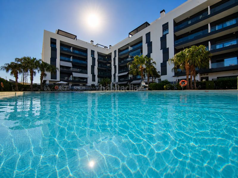 Foto f314deaf-e997-421b-81df-df44ecdda8d5. Àtic amb aparcament piscina a Paseo Marítimo de Levante Torre del Mar