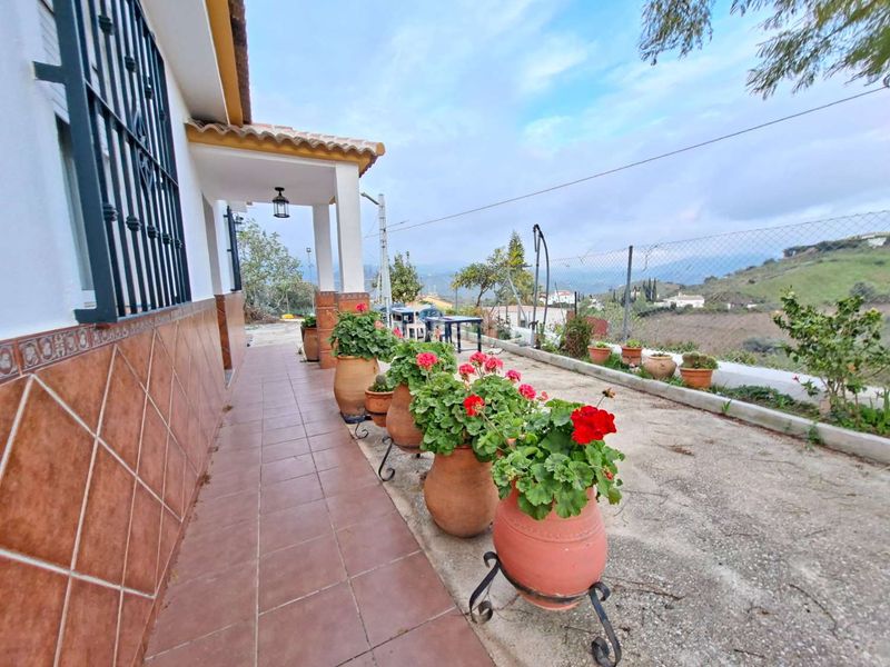 Foto f23c762d-9a2e-4687-8fd5-82be0616fc6f. Casa amb aparcament piscina a Viñuela
