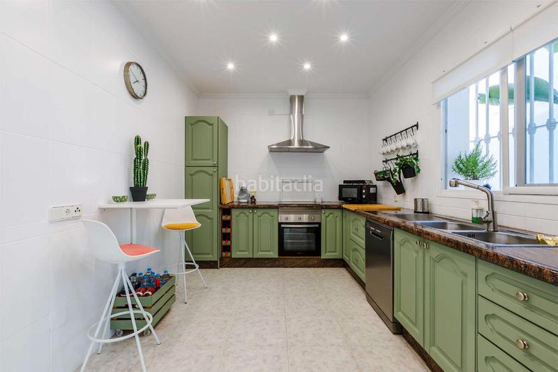 Foto f6f1885d-62d9-45c0-81e8-b85a493b5b3f. Chalet avec parking piscine dans Caleta de Velez