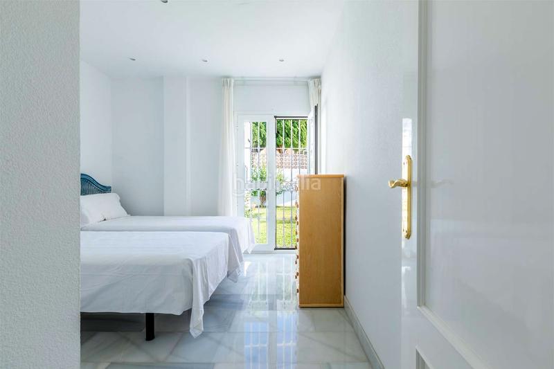 Foto f7bae643-d46b-408b-8c93-e5858732f16a. Chalet avec parking piscine dans Caleta de Velez