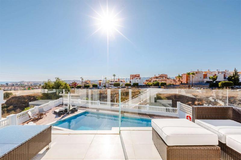 Foto f8df3366-0d3c-43f8-afbe-7d52bb50b4f6. Chalet avec parking piscine dans Caleta de Velez