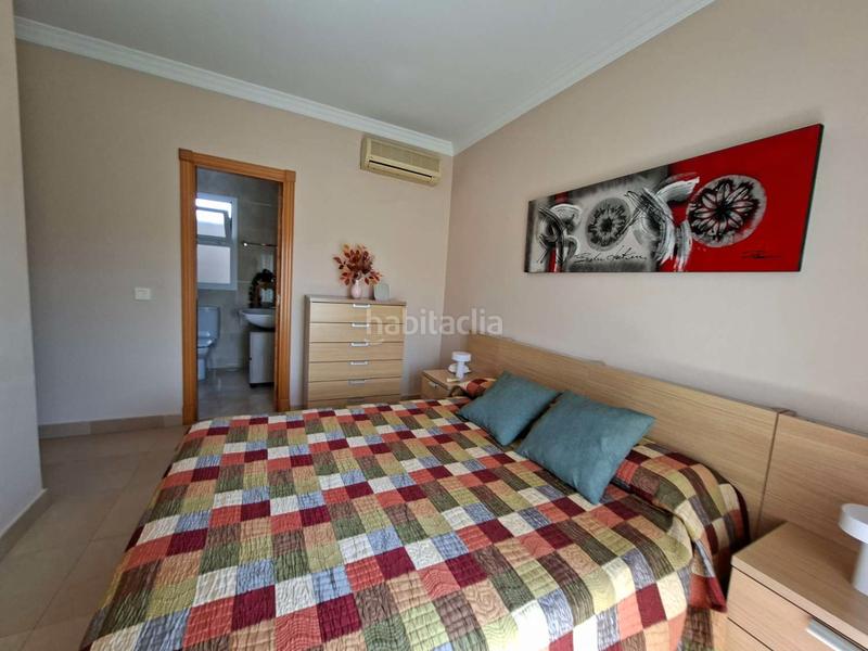 Foto df9acf03-6c0d-404b-aea1-acddfde6f69d. Piso en Caleta de Velez