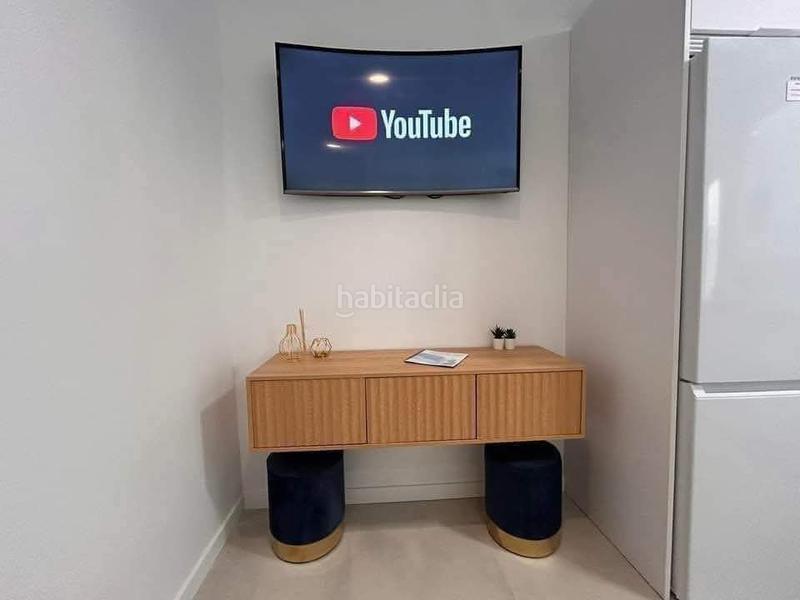 Foto b1834798-3c61-4780-b61e-744c23751199. Apartament amb piscina a Centro Torre del Mar