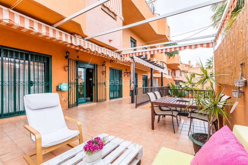 Foto db1d134a-add5-48b9-937c-2b2612f38a47. Planta baixa amb calefacció aparcament piscina a Torre del Mar