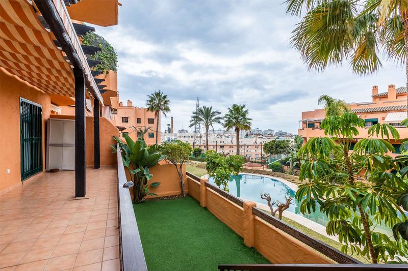 Foto f4be3aa7-45db-4ae1-a01f-9924302bf50b. Planta baixa amb calefacció aparcament piscina a Torre del Mar