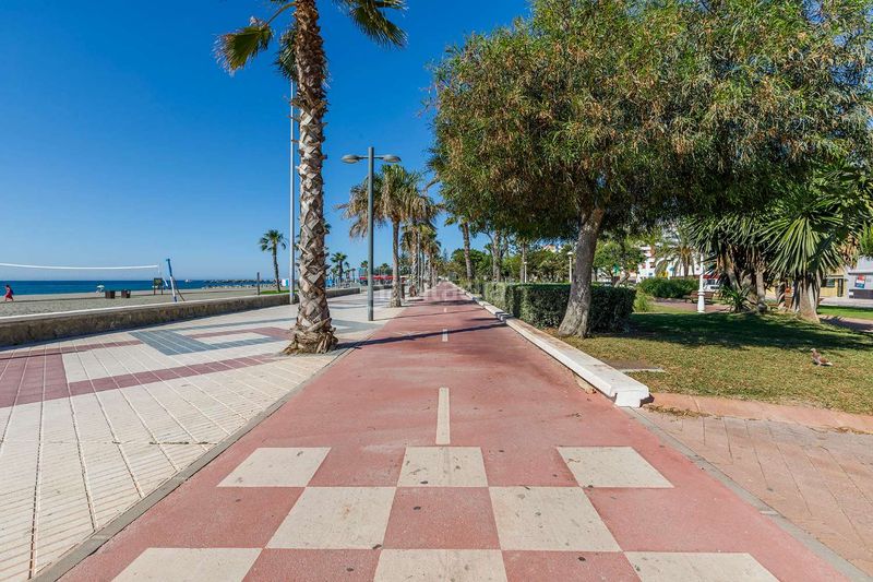 Foto 3e35e8ee-8255-4d3d-b547-60c9d69cb3fe. Pis amb piscina a Poniente-Faro Torre del Mar