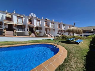 Semi detached house in Carretera del suspiro 13. Quieres ser el nuevo propietarios de esta casa con piscina comun