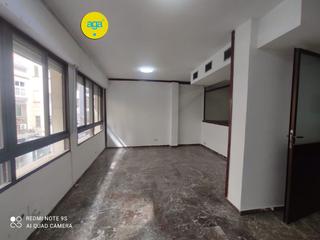 Lloguer Oficina a Rastro 4. Oficina en alquiler en centro, 2 dormitorios.