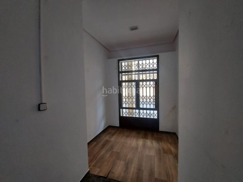 Foto b4774b59-7c9f-48b5-88c9-d807191d2d83. Local comercial  a la calle en venta en catedral. en Jaén