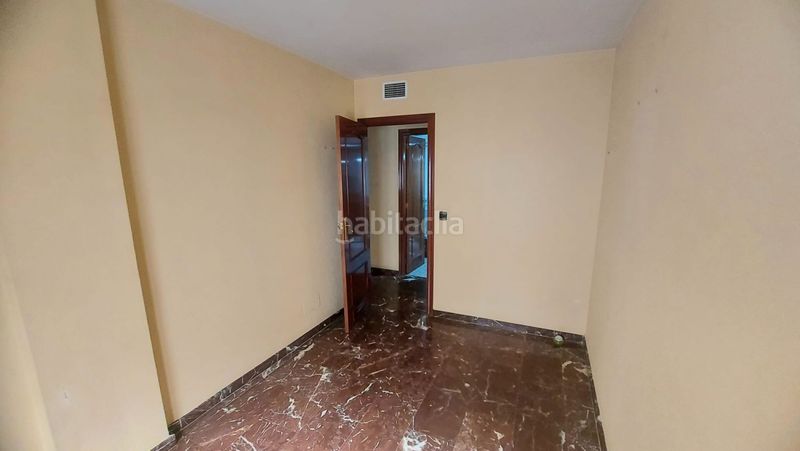 Foto 2f83064c-7a62-435d-b3fb-e7c104007815. Pis a Avda de Madrid - Pº de la Estación Jaén