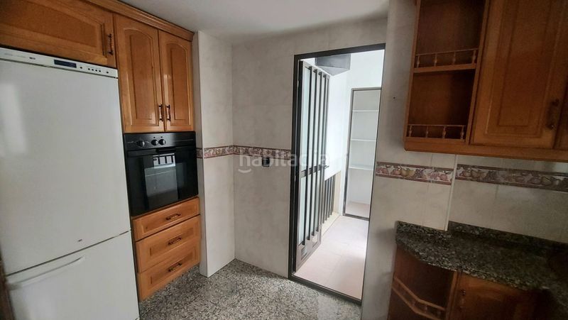 Foto f05a631f-63e5-4973-bf25-7c69b12205c0. Pis a Avda de Madrid - Pº de la Estación Jaén