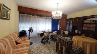 Affitto Appartamento  Granada. Piso en alquiler en centro, 4 dormitorios.