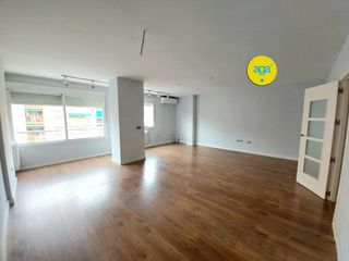 Affitto Appartamento  De andalucia. Piso en alquiler en avda. andalucía, 4 dormitorios.
