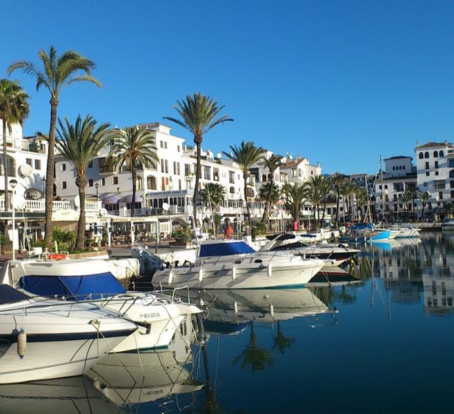 Foto 43424b24-51a4-48a3-9672-177b766ff135. Pis amb xemeneia aparcament piscina a Alcorrín Manilva